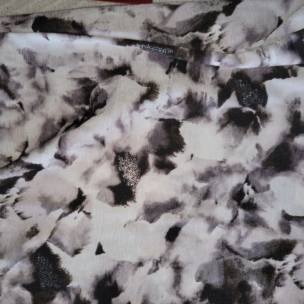 Black and White Patterned Top - Picture 2 of 5
